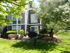 187 Crestview Rd in Bridgewater, NJ - Building Photo