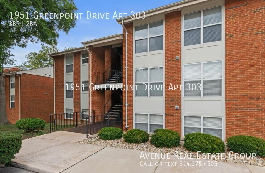 1951 Greenpoint Dr in St. Louis, MO - Building Photo