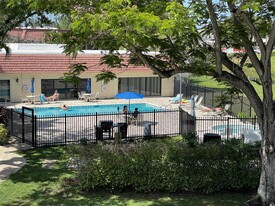 128 S Cypress Rd, Unit 835 in Pompano Beach, FL - Building Photo