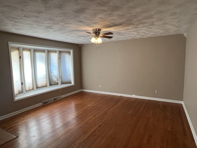 1911 E Gretna St in Springfield, MO - Building Photo - Building Photo