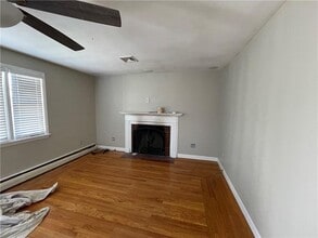 9 Wilson Rd in Middletown, RI - Building Photo - Building Photo