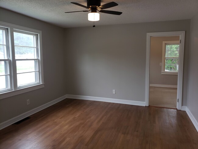 4000 Edwards Rd in Taylors, SC - Building Photo - Building Photo