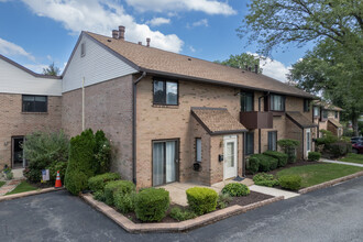 Harverford Village in Ardmore, PA - Foto de edificio - Building Photo