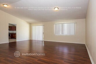 8211 NW 53rd St in Lauderhill, FL - Foto de edificio - Building Photo