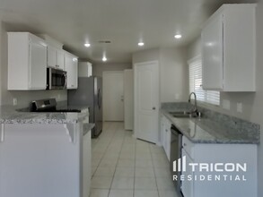 11660 Vacanze Ct in Las Vegas, NV - Building Photo - Building Photo