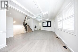 211 Granite Rdg Trl in Hamilton, ON - Building Photo - Building Photo