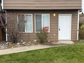 553 11th St NE in East Wenatchee, WA - Building Photo