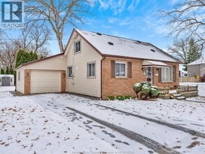 1255 Mayfair Ave in Lasalle, ON - Building Photo - Building Photo