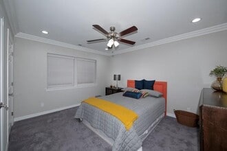 83 D Old Oak Ln in Levittown, NY - Building Photo - Building Photo