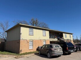 200 S Mott Dr in Elm Mott, TX - Building Photo