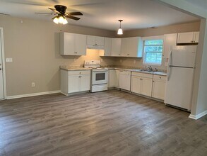 2112 Wisteria Dr in Wilmington, NC - Building Photo - Building Photo