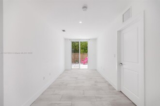3823 Thomas Ave in Miami, FL - Building Photo - Building Photo