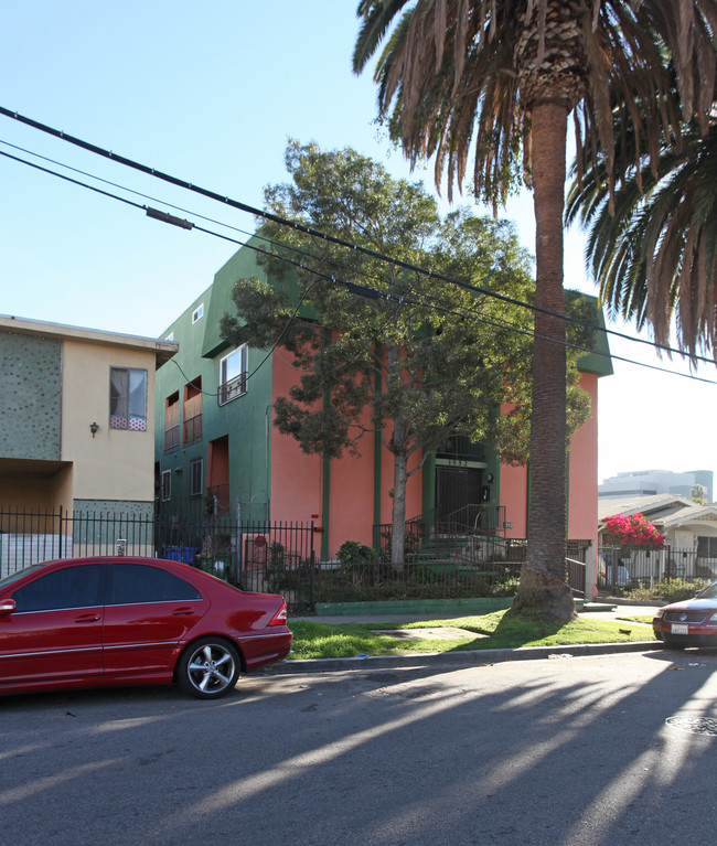 Golden Mariposa Apartments in Los Angeles, CA - Foto de edificio - Building Photo