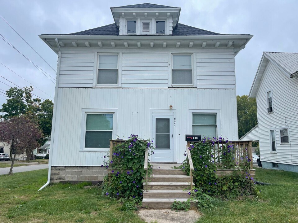 825 Union St in Ashland, OH - Building Photo