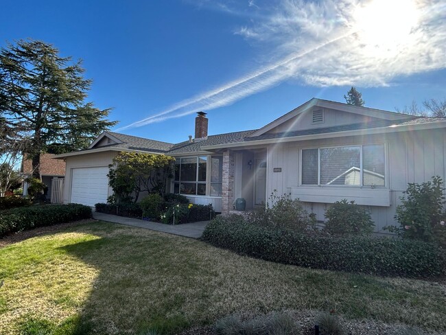 8891 Oakmont Dr in Santa Rosa, CA - Building Photo - Building Photo