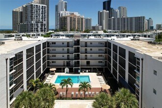 201 178th Dr in Sunny Isles Beach, FL - Building Photo - Building Photo
