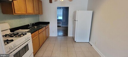 307 E Clarkson Ave, Unit 1ST FLOOR in Philadelphia, PA - Building Photo - Building Photo