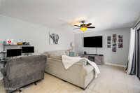 3816 Vista Oaks Cir NE in Palm Bay, FL - Foto de edificio - Building Photo