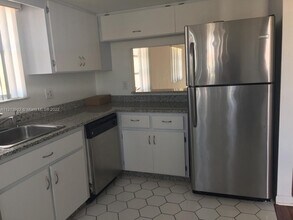 3531 Inverrary Dr-Unit -401 in Lauderhill, FL - Foto de edificio - Building Photo