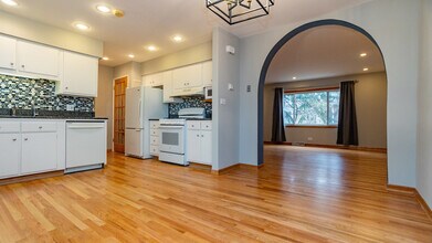 4452 W Dakin St in Chicago, IL - Building Photo - Building Photo