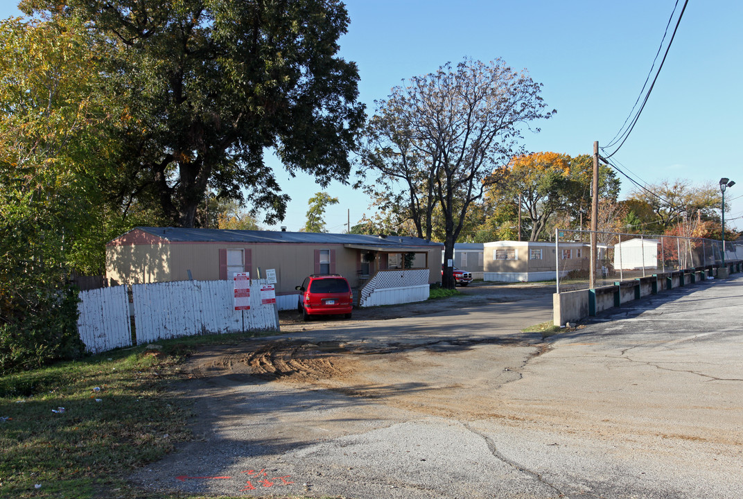 Underwood Mobile Home Park in Dallas, TX - Building Photo