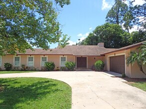 525 Hidden Creek Dr in Merritt Island, FL - Building Photo - Building Photo