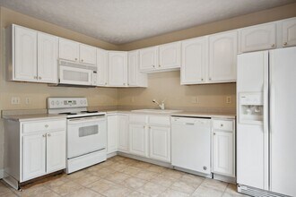 210 Willow Oak Dr NW in Christiansburg, VA - Building Photo - Building Photo