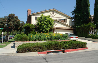 701 E Tujunga Ave in Burbank, CA - Building Photo - Building Photo