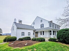 105 S Windy Mansion Rd in Reinholds, PA - Building Photo