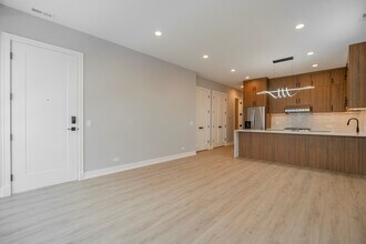 3738 S Calumet Ave in Chicago, IL - Building Photo - Building Photo