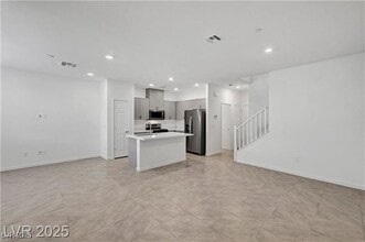 1175 Heliodor Ave in Henderson, NV - Building Photo - Building Photo