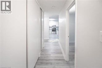 6287 O'Neil St in Niagara Falls, ON - Foto de edificio - Building Photo