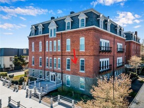 25 Orchard St in Stonington, CT - Building Photo - Building Photo