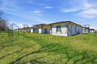 525 Elmwood St in Park City, KS - Building Photo