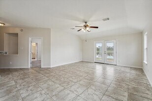 1805 Clover Patch in Alvin, TX - Building Photo