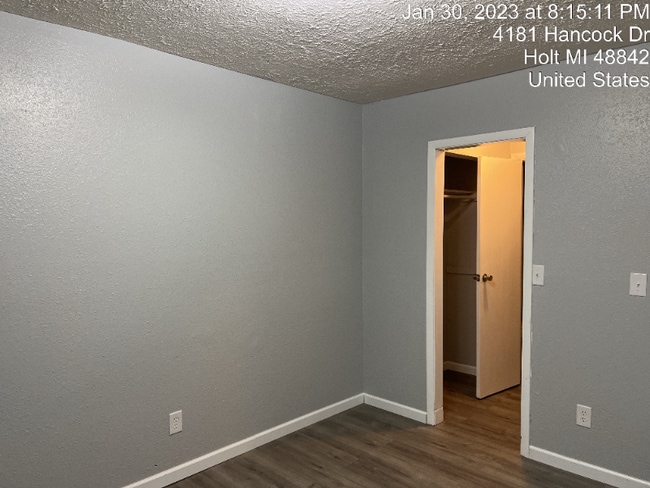 4181 Hancock Dr in Holt, MI - Foto de edificio - Building Photo