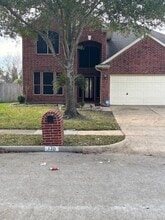 130 Annes Way in Stafford, TX - Building Photo - Building Photo