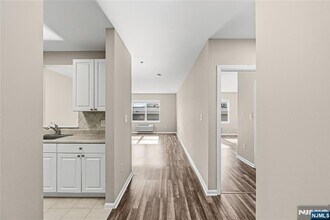 905 River Rd in Edgewater, NJ - Building Photo - Building Photo