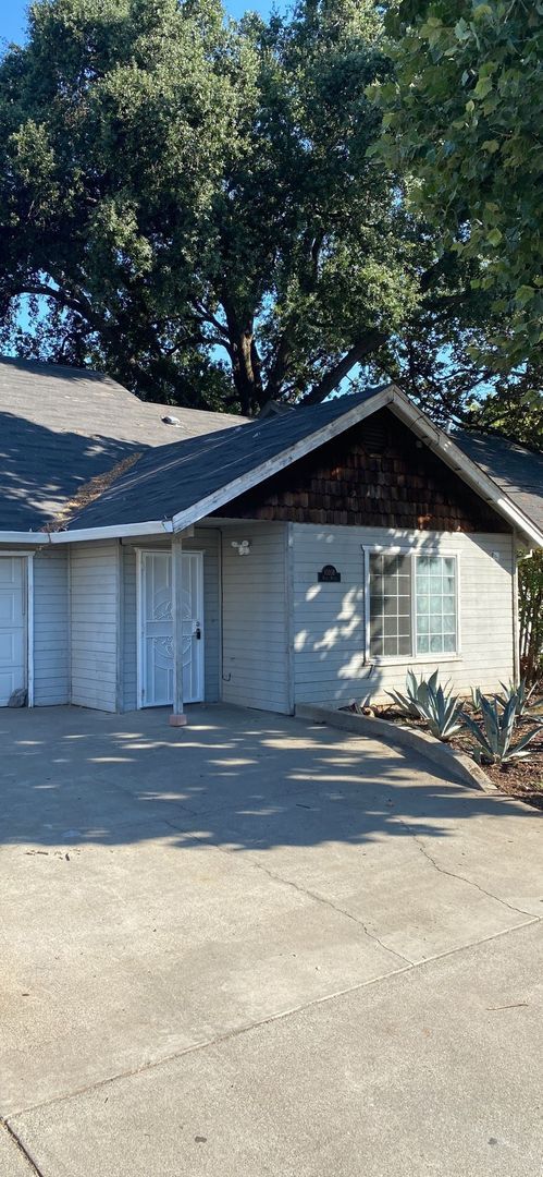 1020 W 4th St in Chico, CA - Foto de edificio - Building Photo