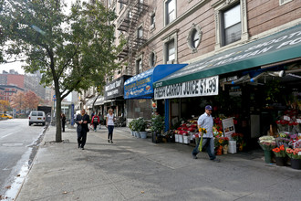 2709-2717 Broadway in New York, NY - Foto de edificio - Building Photo