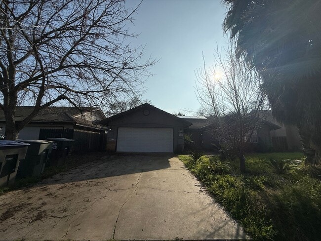 property at 3935 E Laurel Ave