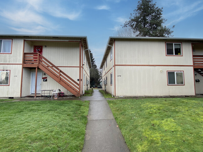 8-Plex in Longview, WA - Building Photo - Building Photo