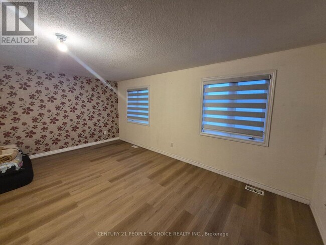 19 Freedom Oaks Trail in Brampton, ON - Building Photo - Building Photo