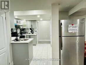 13 Black Diamond Cres in Brampton, ON - Building Photo - Building Photo