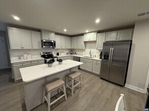 5175 Lazy Branch Ln in Keswick, VA - Foto de edificio - Building Photo