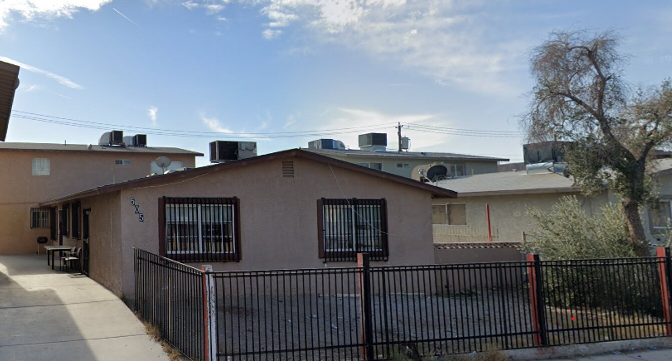 505 Mckellar Cir-Unit -1 in Las Vegas, NV - Building Photo