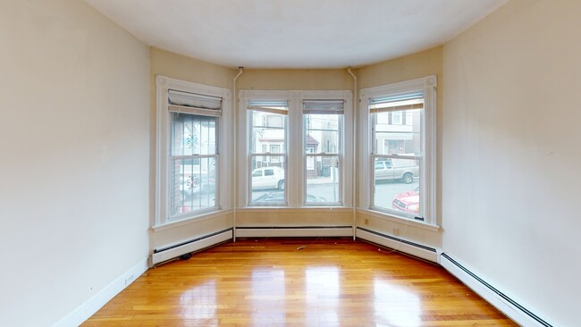 27 Falcon St, Unit 1 in Boston, MA - Building Photo - Building Photo