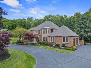 4932 Susans Way in Bloomfield Hills, MI - Building Photo - Building Photo