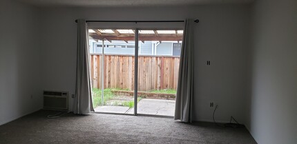 Hidden Garden Apartments in Santa Rosa, CA - Foto de edificio - Building Photo