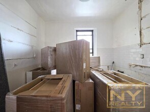 25-74-74 33rd St in Queens, NY - Building Photo - Building Photo